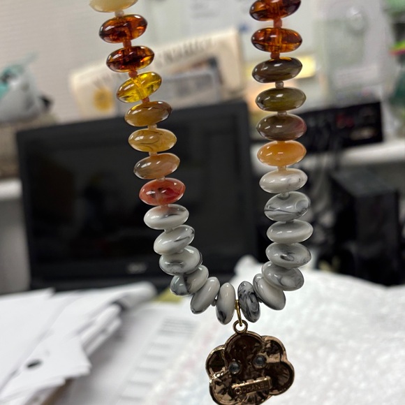 Elegant Multicolor Beaded Necklace with Floral Pendant - NWT - Picture 5 of 15